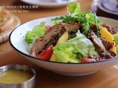 芒果烤鸡藜麦沙拉-MR.ROCKY洛奇先生RESTAURANT&BAR(宝安壹方城店)