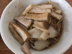 -松树干拌面店