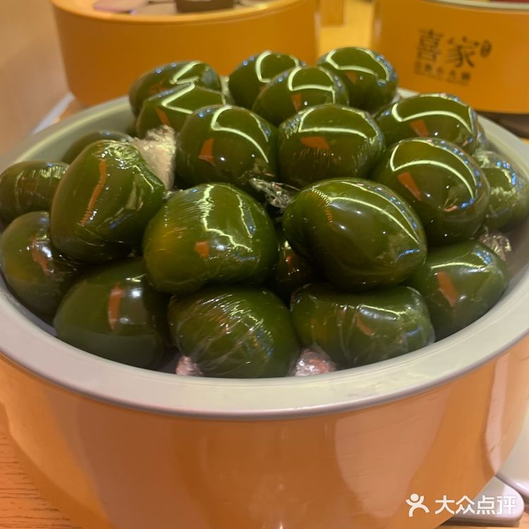 人山人海的自助小火锅