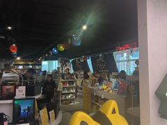 -浣熊唱片店(上海影城店)