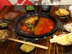 牛油鸳鸯番茄锅-吃皮火锅馆(苏宁店)