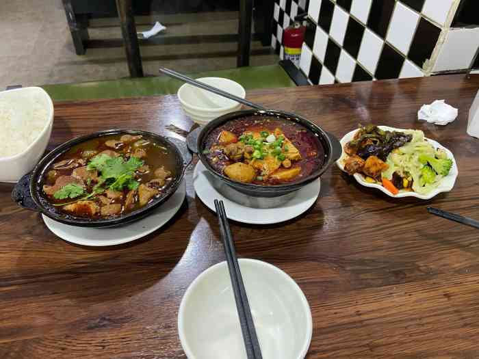 全享砂锅居(新光路店"跟老年人吃饭天天只能吃点清淡的砂锅排骨.