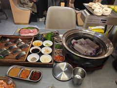 -围炉肉舍•炭烤活鳗•丹东海鲜烤肉(步行街店)