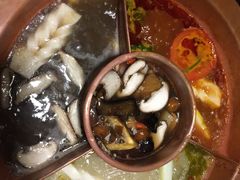 菌王奇香锅-滇釜火锅·能喝汤的火锅(车公庄店)