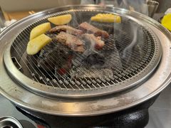 -围炉肉舍•炭烤活鳗•丹东海鲜烤肉(步行街店)