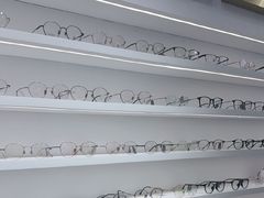 -美式眼镜·授权蔡司.依视路.尼康.豪雅.明月(南翔印象城店)