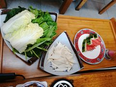蔬菜拼盘-毛辣果·贵州红酸汤牛肉火锅(西单店)