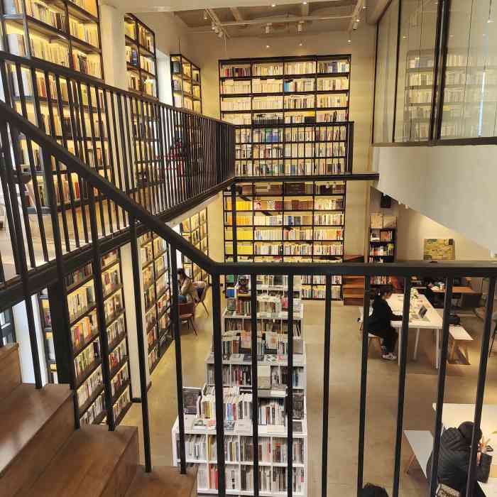 呐喊书店-"nice 9315位置 在一个居民区里 ."-大众点评移动版