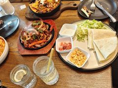 -BOURBON 玻本美式餐厅酒吧(虹桥新天地店)
