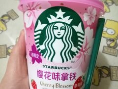 星巴克樱花味拿铁-盒马鲜生(王府广场店)