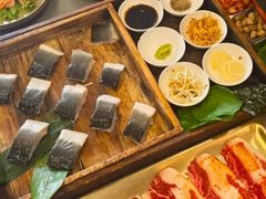 -围炉肉舍•炭烤活鳗•丹东海鲜烤肉(步行街店)