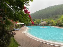 -十万大山布透温泉