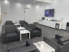 店内环境-北亚国超特斯拉授权钣喷中心
