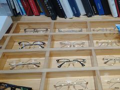 -豪门视光·星趣控·蔡司依视路眼镜代理商(中央大街店)