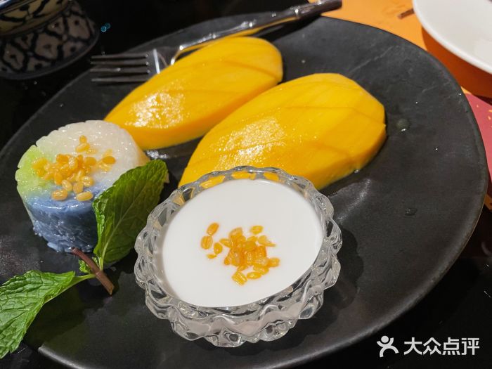 simply thai天泰(静安嘉里中心店)芒果三色糯米饭图片