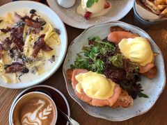 -ROAST coffee & eatery