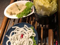 -老牌坊云南鱼豆花火锅(哈西万达店)