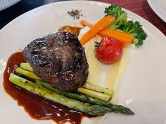 碳烤菲力牛排配土豆泥及红酒汁-WOLFGANG PUCK KITCHEN & BAR(迪士尼小镇店)