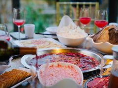 -茅草房·河畔园林火锅