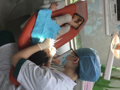 这是在拔牙吗？赵俊程大爷，看样子好享受哦！-安柏口腔(海珠世纪云顶店)