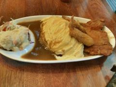 蒜香鸡排和黄金炸虾咖喱蛋包饭-玛格萝妮比萨屋(四平店)
