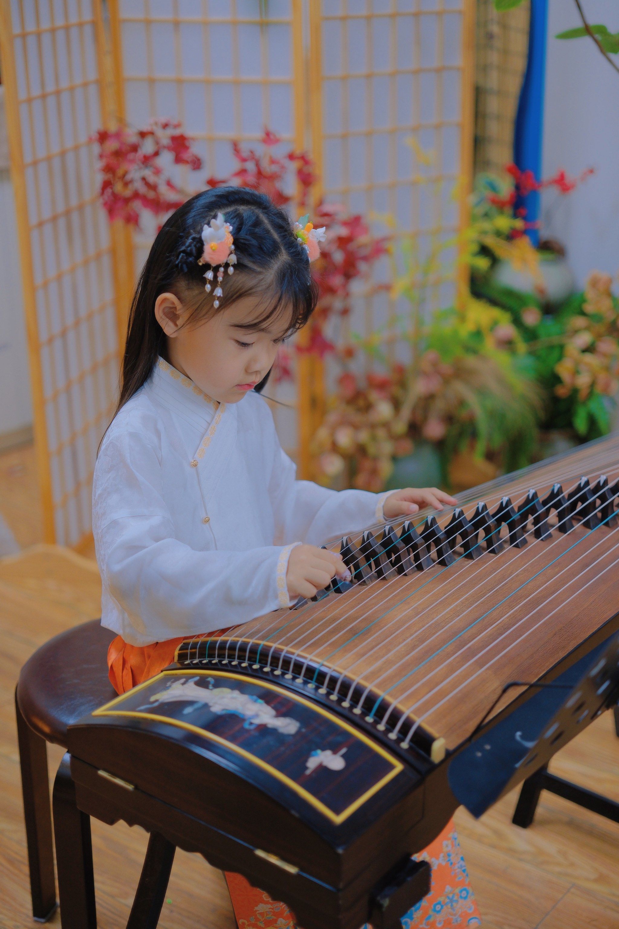古筝女孩们的汇报演出
一个个软糯糯的
