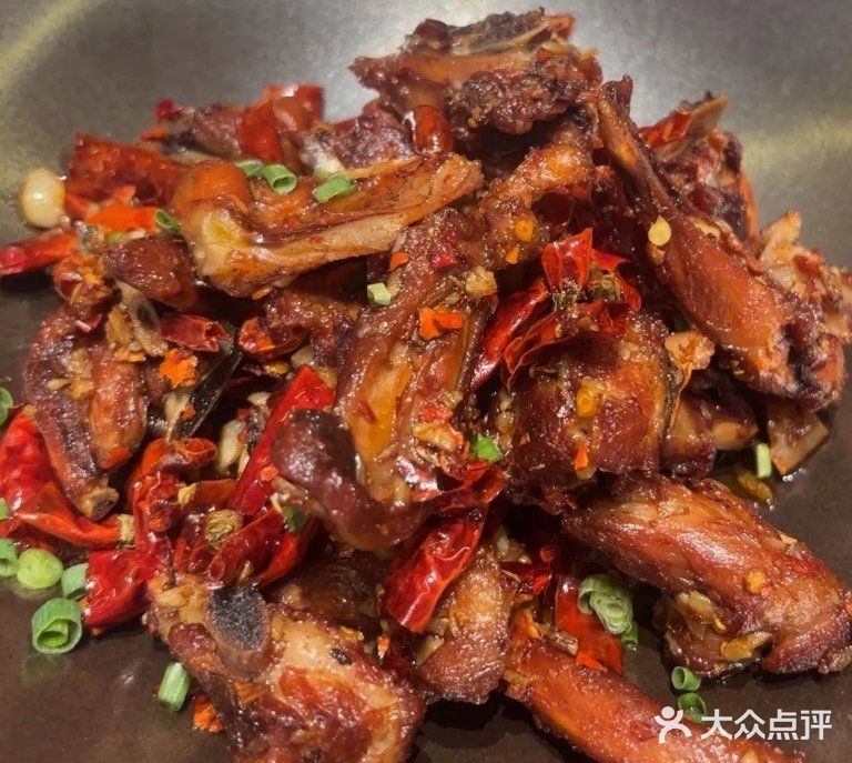 驴肉非常鲜嫩，我们已经三刷了，每次来都吃得不亦乐乎！