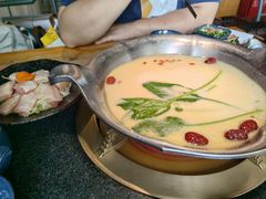 -湊湊火锅·茶憩(南京东路悦荟店)