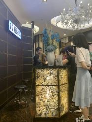 点击看大图 -八佰伴8008星级形象店