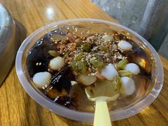 门口的冰汤圆-渝味黄姐火锅(黄泥村店)