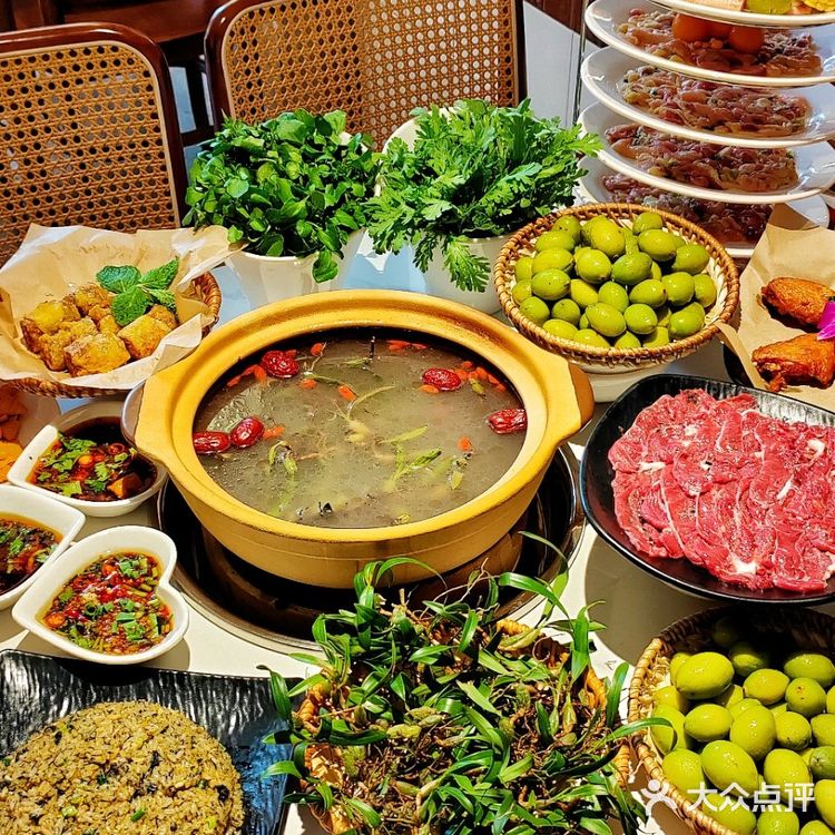 👭和姐妹周末小聚，被这家潮工夫鸡煲惊艳！