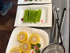 糯玉米半份儿-大匠工房古船木艺术餐厅·猪肚鸡专门店(长白仙岛店)