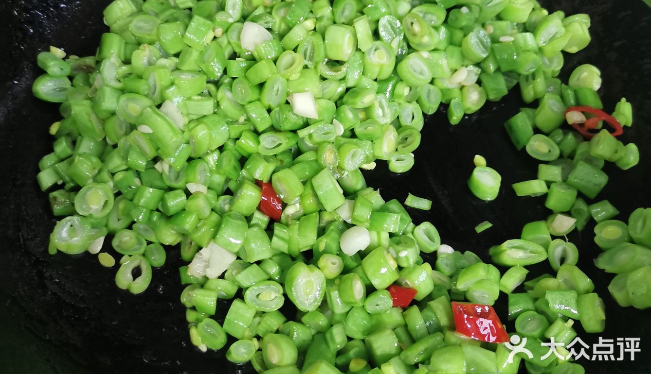 湘菜版的外婆菜炒四季豆，比榄菜四季豆更有味呀！