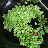 湘菜版的外婆菜炒四季豆，比榄菜四季豆更有味呀！