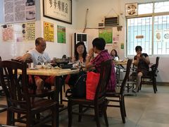 大堂-华哥新鲜猪精品美食