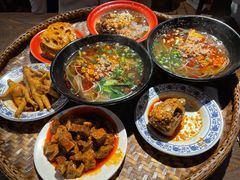 -爆炸头阿姨小四川正宗川味小吃(无任何分店)