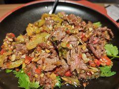 陶坛发酵酸菜炒鲜牛肉-新太二·鲜料川菜(晶耀前滩店)