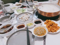 -洪氏嗨捞·广东猪肚鸡·椰子鸡火锅(西咸万象城店)