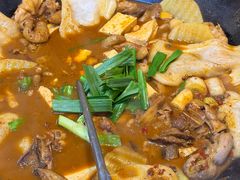 招牌丨铁锅炖走地鸡-俺家鲜·烧烤龙虾地锅鸡(观音塘店)