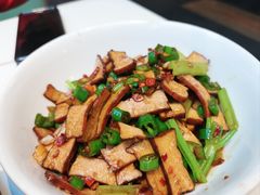 -阿瓦山寨·湘菜现炒·剁椒鱼头王(咸阳总店)