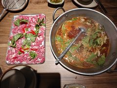 -野山舂·贵州现舂酸汤火锅(鸿通城店)