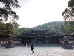 -峨眉山报国寺