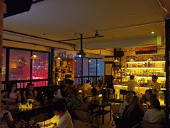 -Mx.cocktail bar
