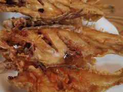 炸偏口鱼-方城小吃店