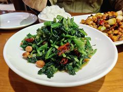 果仁菠菜-好嫂子酱猪手•农家菜(华远坊店)