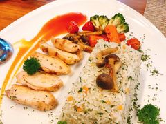 -Chom Cafe and Restaurant