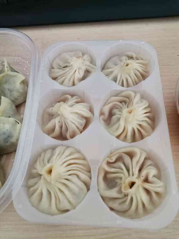 小六汤包(万和城店)-"菜品很新鲜,口感很不错!外卖小哥很按时.
