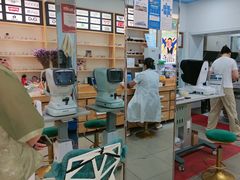 -豪门视光·星趣控·蔡司依视路眼镜代理商(中央大街店)