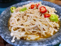麻辣金针菇-八月美食小馆(银泰城总店)