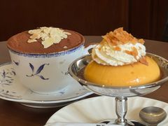 -Café Monson